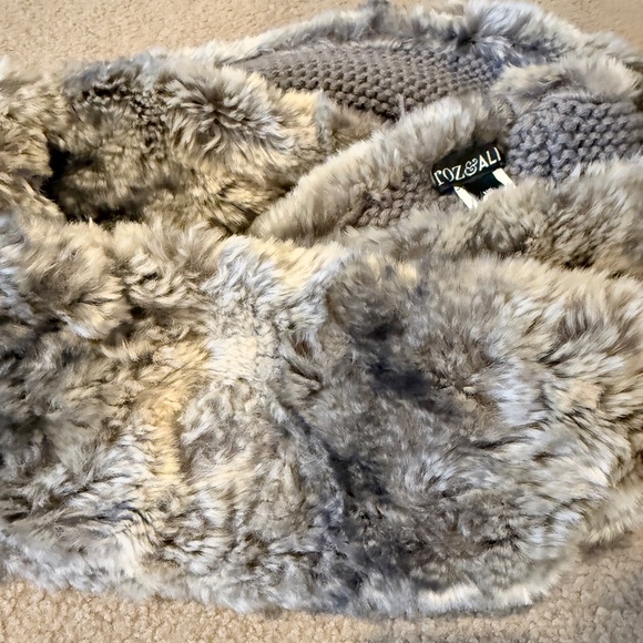 Faux fur infinity scarf - Picture 2 of 5